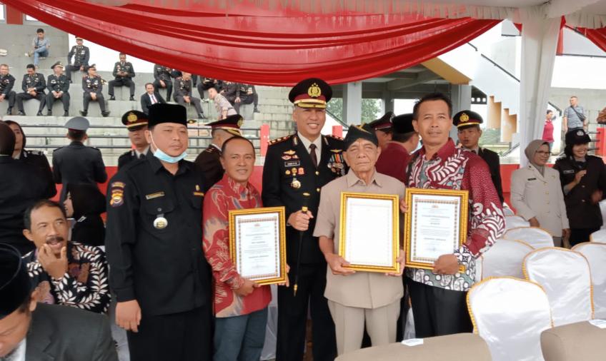 Menjaga Kondusifitas Kamtibmas, Tokoh Masyarakat Terima Penghargaan Dari Kapolres Bengkulu Utara