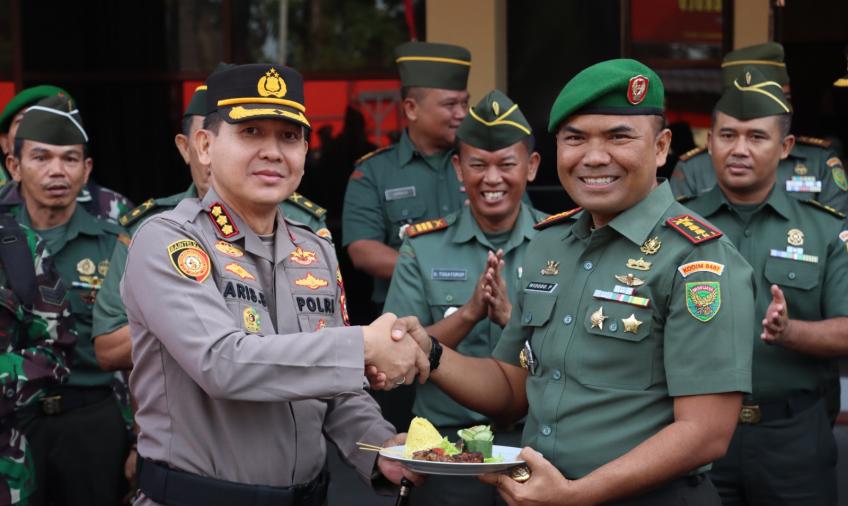 Sinergi di HUT Bhayangkara-77, Dandim 0407/KB dan Kapolresta Bengkulu Pimpin Apel Bersama