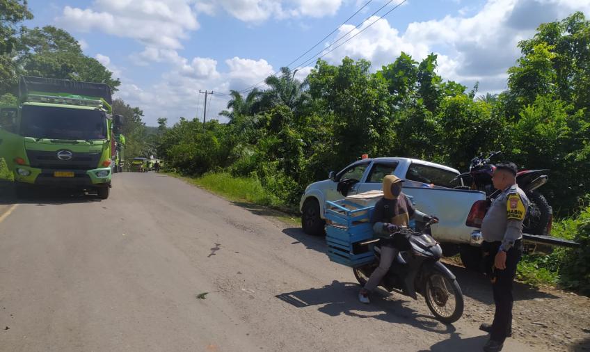 Sambangi Pengendara Motor, Pak Babin Sampaikan Imbaun Kamtibmas