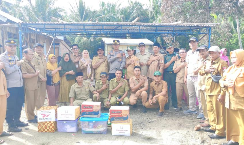 Peduli Musibah Kebakaran, Kapolres Mukomuko dan Ketua Bhayangkari Mukomuko Berikan Bantuan 