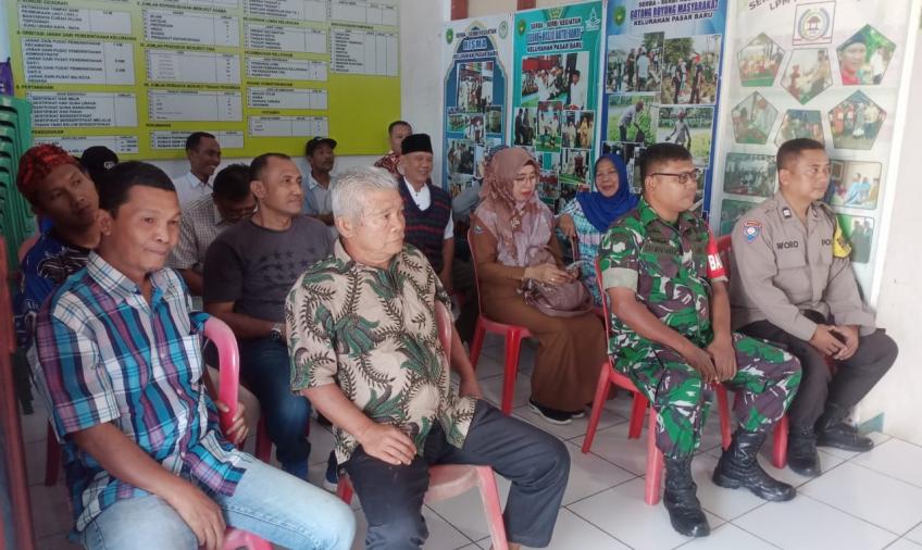 Bhabinkamtibmas Polsek Teluk Segara Hadiri Kegiatan Serah Terima Kepala Kelurahan Pasar Baru