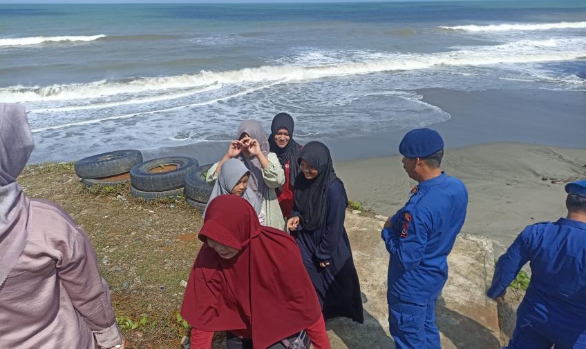 Sambang Dialogis, Sat Polairud Imbau Wisatawan untuk Tidak Mandi Ditepi Pantai