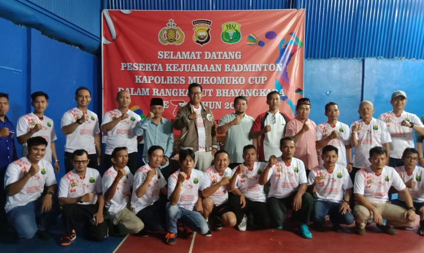 Meriahkan Hut Bhayangkara Ke 77, Kapolres Mukomuko Gelar Turnamen Badminton
