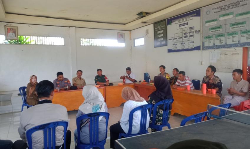 Kapolsek Lebong Atas dan Bhabinkamtibmas Hadiri Monev DD dan ADD di Desa Tik Teleu