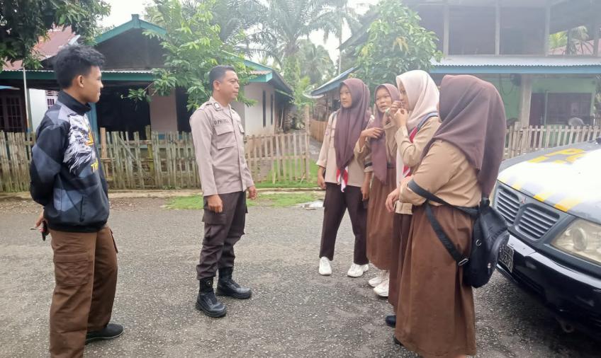 Bhabinkamtibmas, Sambang Dialogis kepada Siswa Sekolah SMAN 08 Bengkulu Selatan