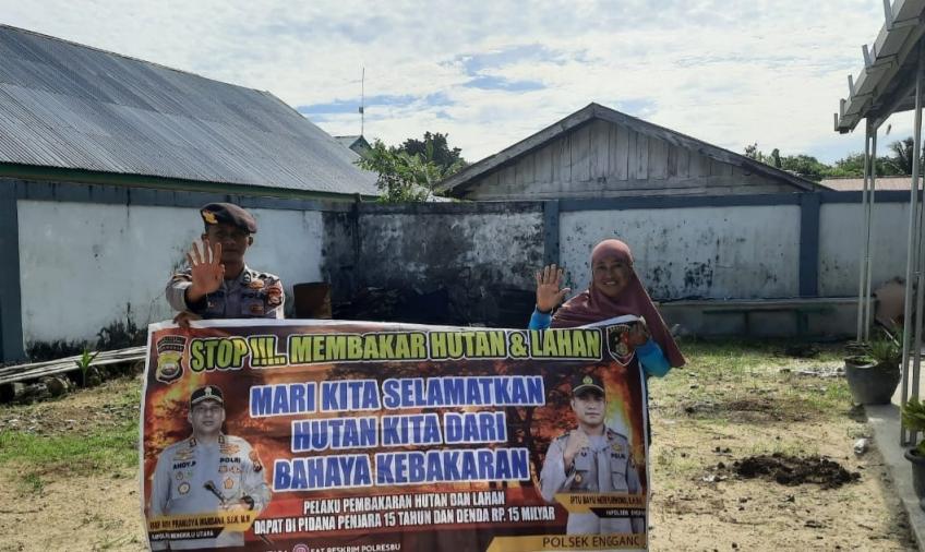 Anggota Polsek Enggano Laksanakan Sosialisasi Karhutla 