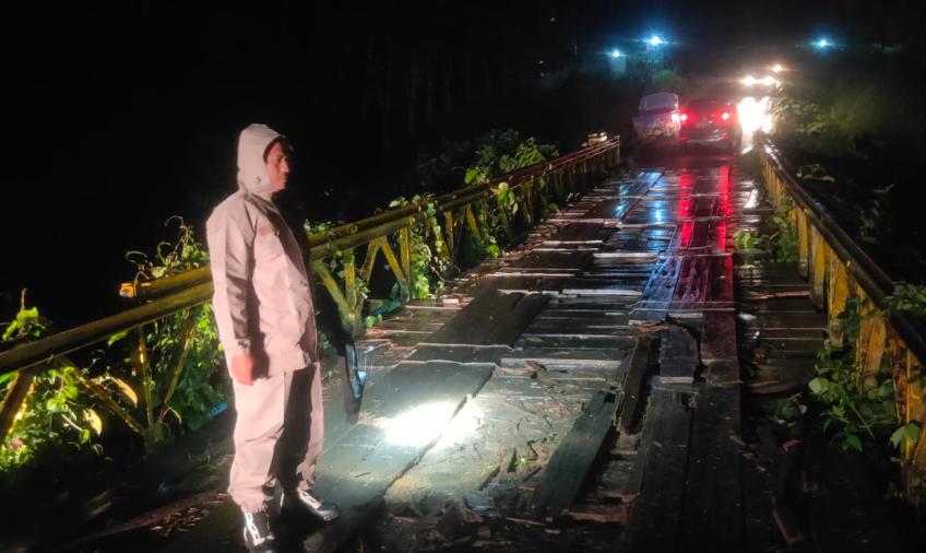 Patroli Antisipasi Banjir, Ini Pesan Kapolsek Giri Mulya