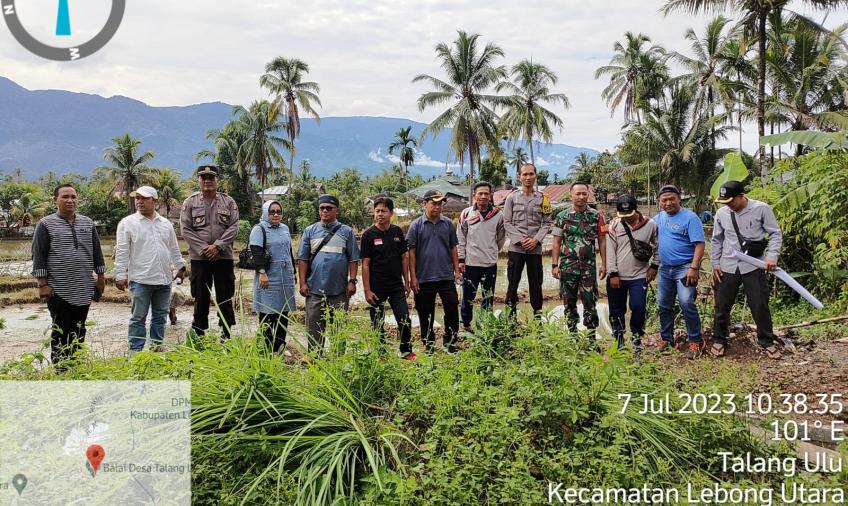Kapolsek Lebong Utara dan Bhabinkamtibmas Hadiri Monev dan Pelaporan DD ADD Tahap I di Desa Talang Ulu