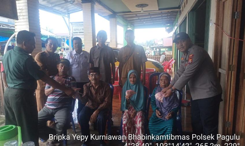 Bhabinkamtibmas Polsek Padang Guci Hulu, Monitoring Penyaluran BLT DD Tahap III di Desa Manau IX 2 