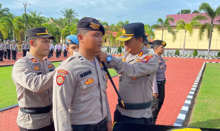 Jelang Pemilu Damai Menuju Indonesia Maju, Polres Mukomuko Gelar Apel Bhabinkamtibmas dan Polisi RW