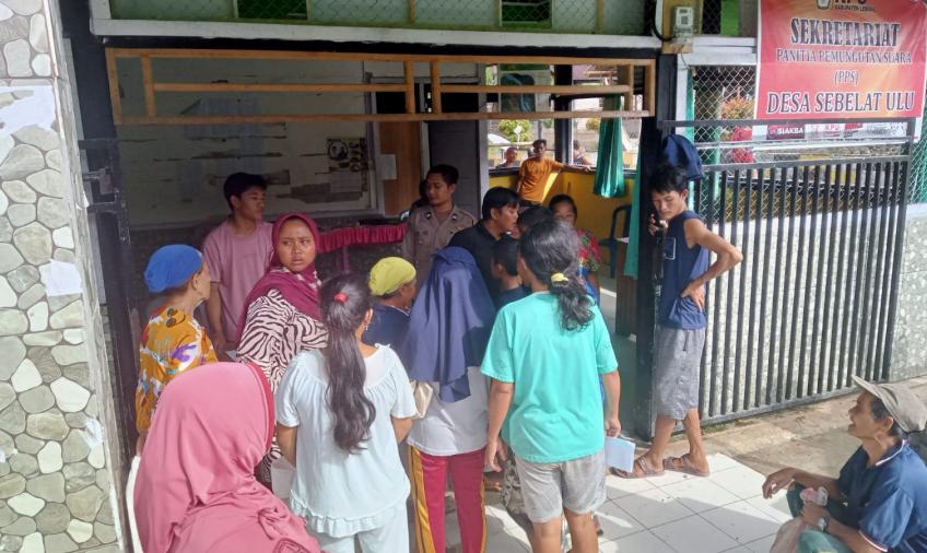 Bhabinkamtibmas Hadiri Kegiatan Pembagian Bahan Pangan Itik di Desa Ketenong Sebelat Ulu