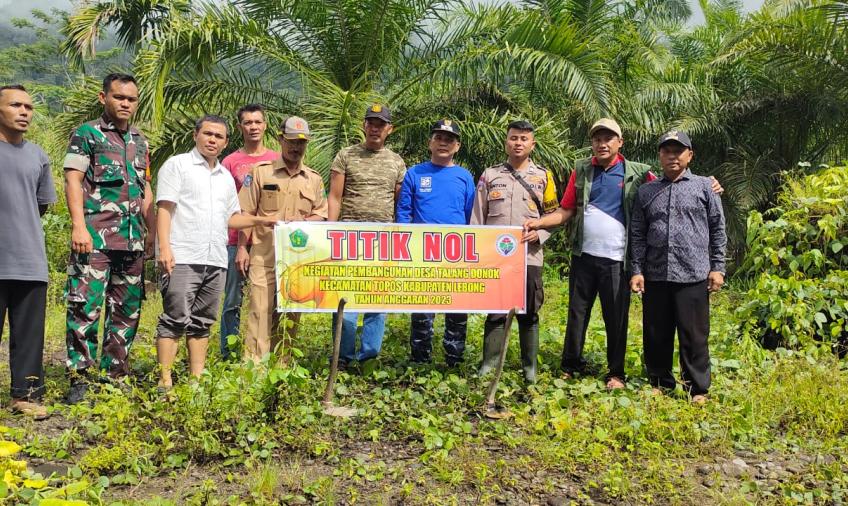Bhabinkamtibmas Polsek Rimbo Pengadang Hadiri Pemasangan Titik Nol Pembangunan JUTdi Desa Talang Donok
