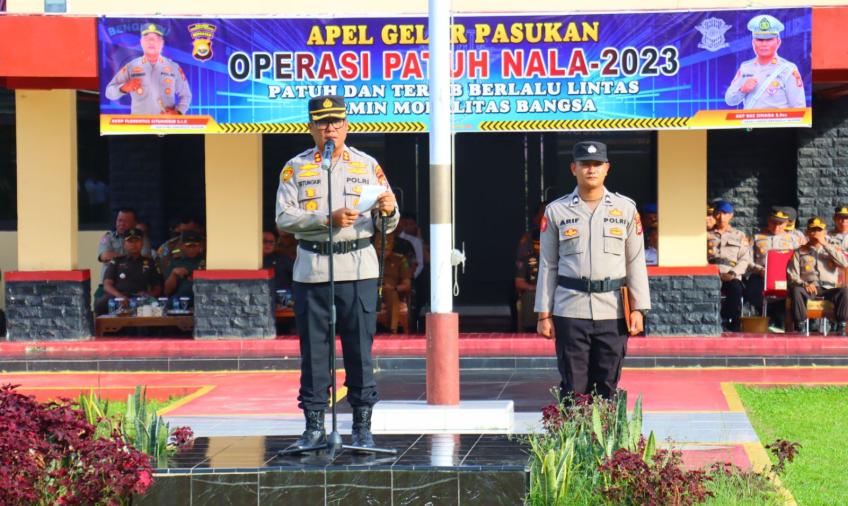 Kapolres Bengkulu Selatan, Pimpin Apel Gelar Pasukan Operasi Patuh Nala 2023