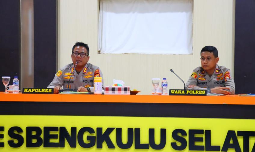 Pimpin Anev Bulanan, Kapolres Bengkulu Selatan Berikan Arahan dan Semangat untuk Anggota