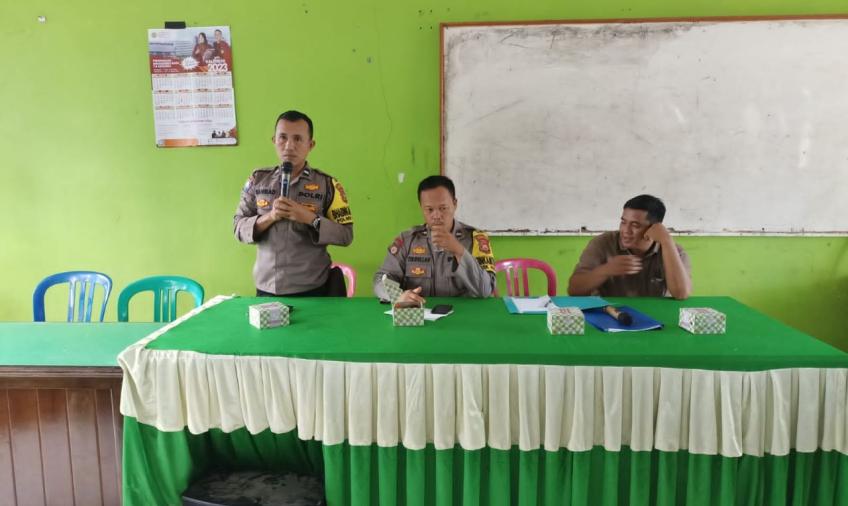 Bhabinkamtibmas Polsek Seginim Sampaikan Penyuluhan di SMAN 07 BS
