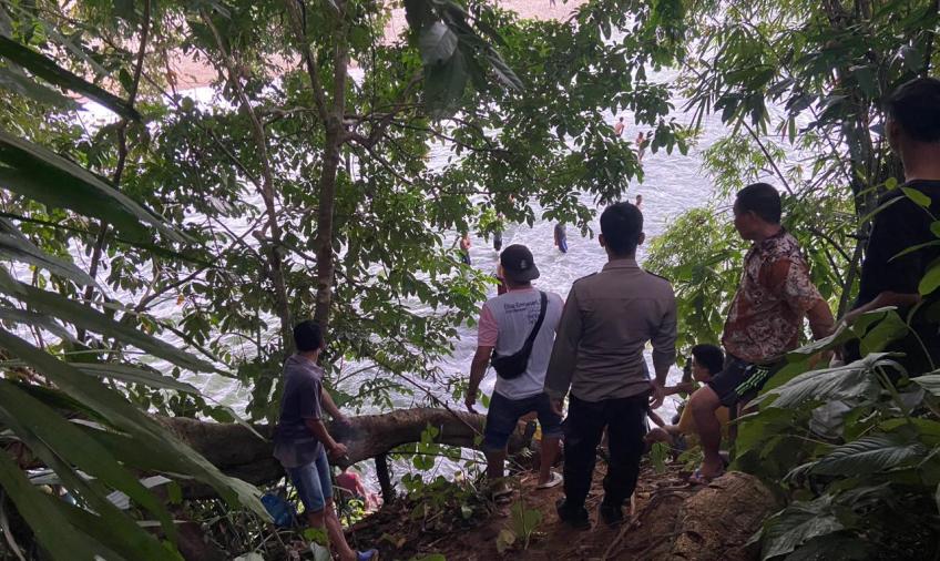 Polsek Talo Bantu Cari Korban Tenggelam di Sungai Talo