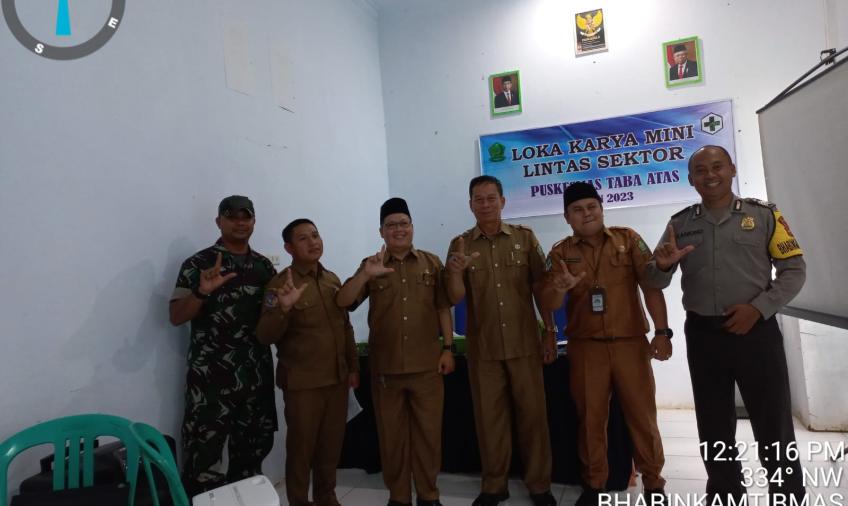 Bhabinkamtibmas Polsek Lebong Atas Hadiri Lokakarya Mini Puskesma Taba Atas