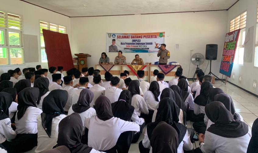 Kapolsek Kedurang Berikan Penyuluhan Tertib Lalu Lintas dan Kenakalan Remaja di SMA Negeri 08 BS