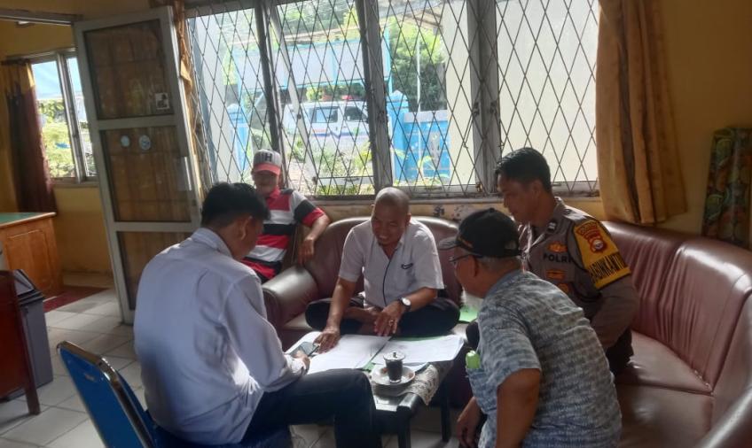 Bhabinkamtibmas Polsek Gading Cempaka, Sambang Silahturahmi Bersama KPPS dan Staf Kelurahan Lingkar Barat