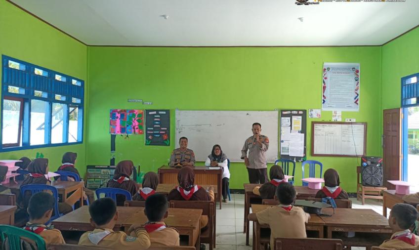 Kanit Binmas Pino Raya, Berikan Penyuluhan Tertib Lalu Lintas dan Kenakalan Remaja di SMP Negeri 30 BS