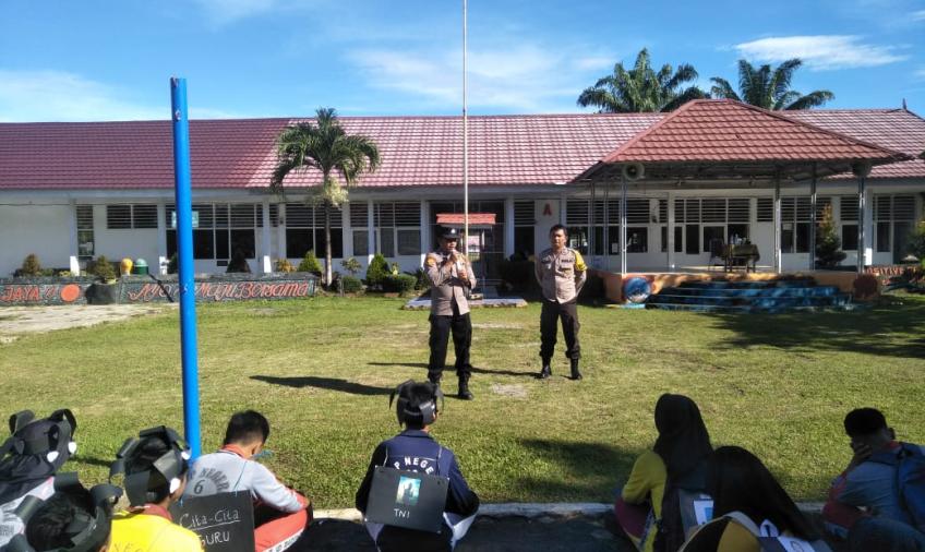 Berpartisipasi dalam MOS, Polsek Lais Berikan Pembekalan Kepada Siswa