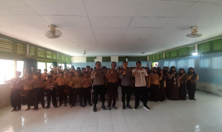 Kapolsek Giri Mulya Hadiri Penutupan MPLSSB di SMP N 32 BU
