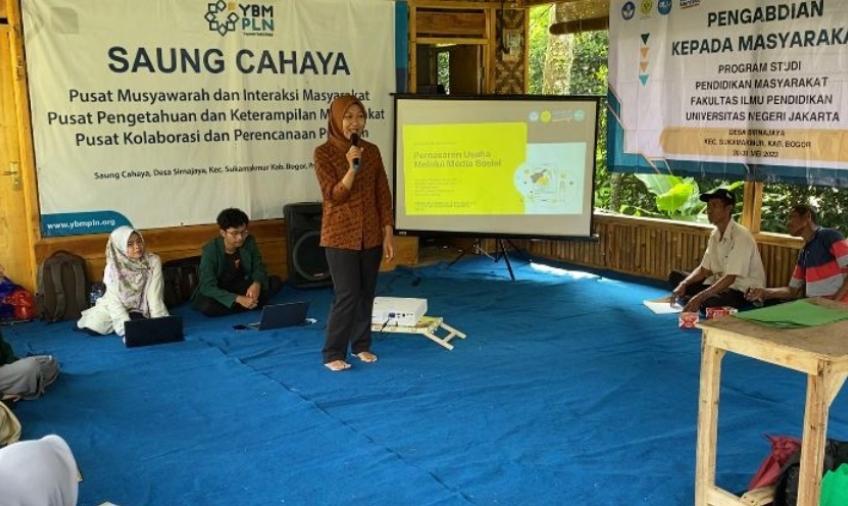 Mempromosikan Desa Wisata melalui Media Sosial: Pemberdayaan Komunitas Desa Sirnajaya