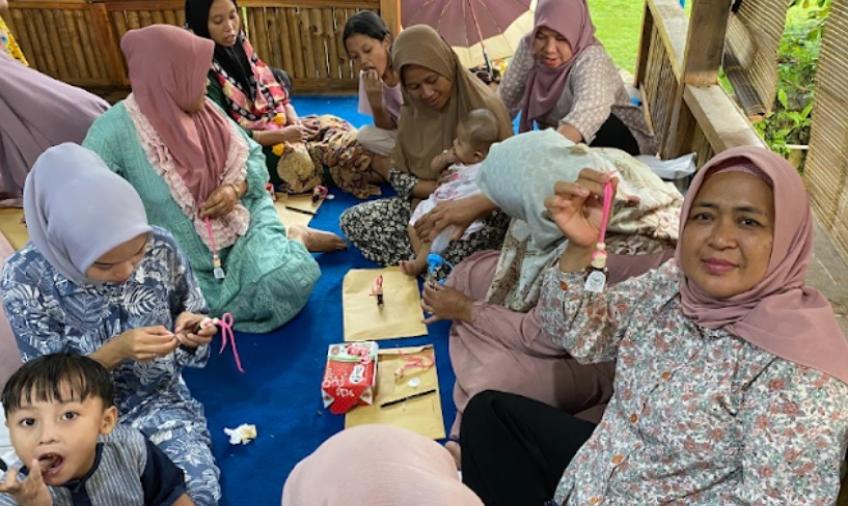 Pengembangan Kapasitas Produksi Merchandise di Desa Sirnajaya