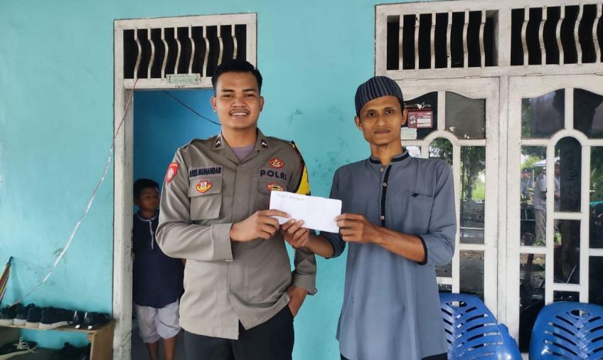 Turut Berdukacita, Polisi RW Polres Mukomuko Salurkan Bantuan kepada Keluarga Almarhumah Leni