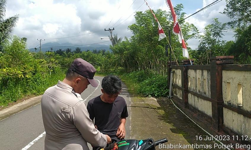 Polsek Sindang Dataran Himbau Pengendara Tertib Lantas
