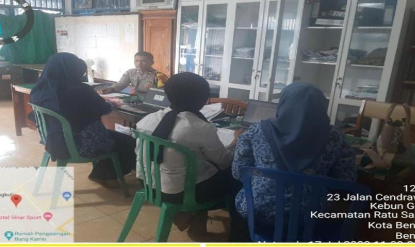 Bhabinkamtibmas Polsek Ratu Samban Patroli Sambang di Kantor Lurah Kebun Geran