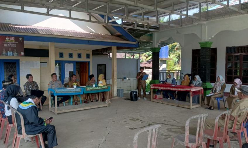 Kapoksek Pino dan Kanit Binmas Hadiri Pelantikan dan Pengambilan Sumpah Kaur Tata Perencanaan Desa Talang Tinggi