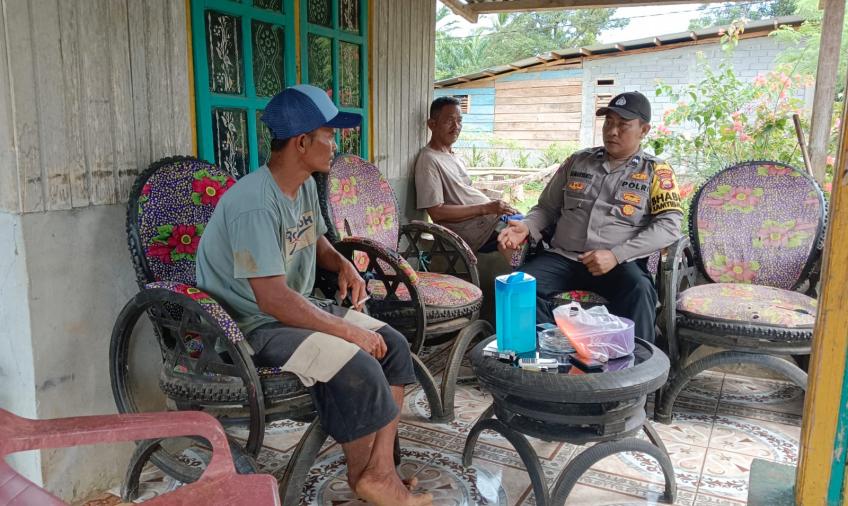 Bhabinkamtibmas Polsek Padang Jaya Sambangi Warga Binaan
