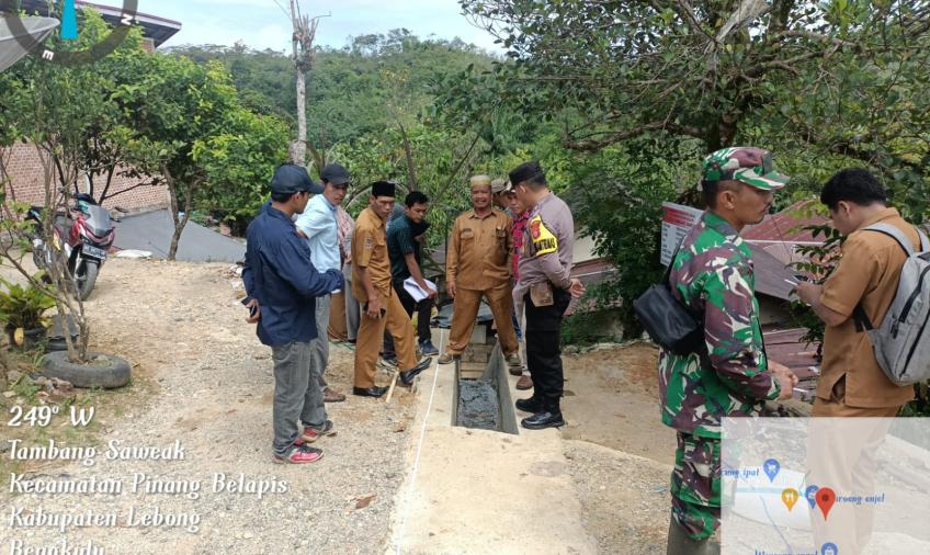 Bhabinkamtibmas Polsek Lebong Utara Hadiri Monev di Desa Tambang Saweak