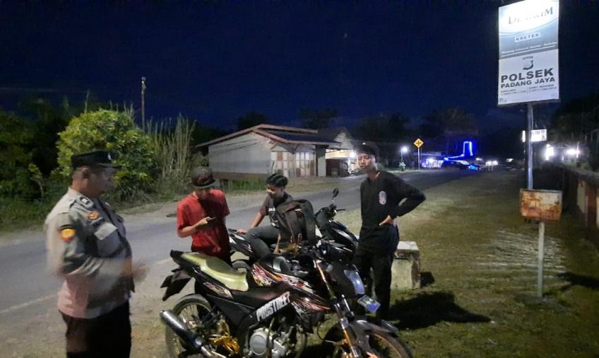 Polsek Padang Jaya Tingkatkan Patroli Dialogis dan Imbauan Kamseltibcar
