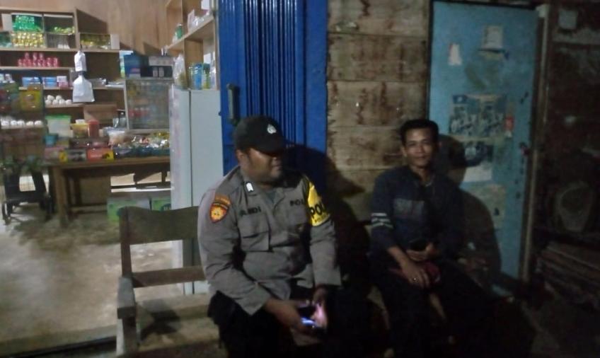 Polisi RW Polsek Padang Jaya Sambangi Masyarakat Berikan Imbauan Kamtibmas