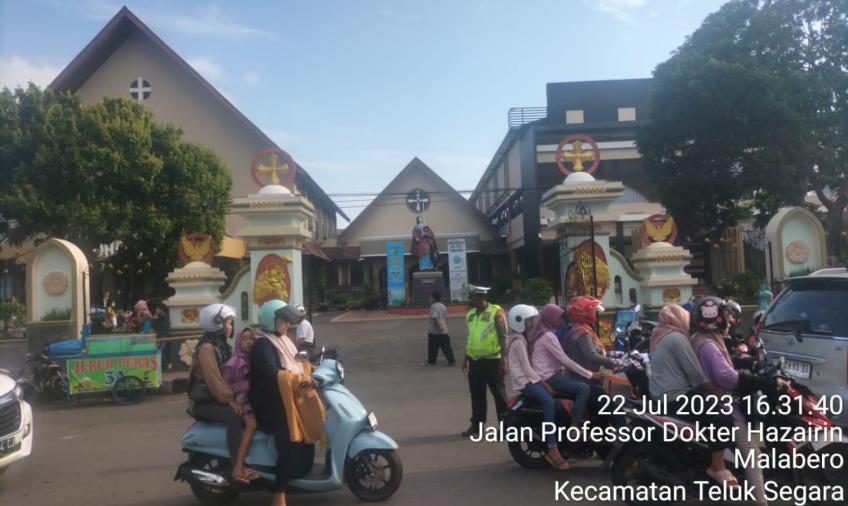 Sabtu Sore, Sat Lantas Polresta Bengkulu Laksankan Ibdah Misa di Gereja 