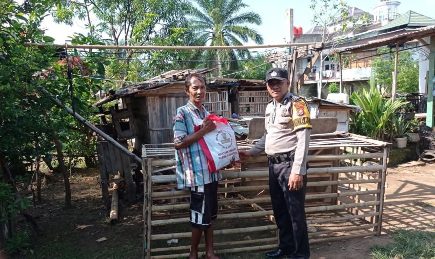 Polsek Gading Cempaka Distribusikan Ratusan Paket Bantuan Presiden ke Warga di 11 Kelurahan