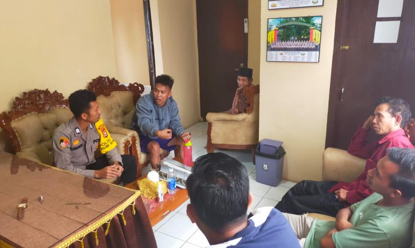 Terlibat Laka Lantas, Polsek Batik Nau Bantu Mediasi 