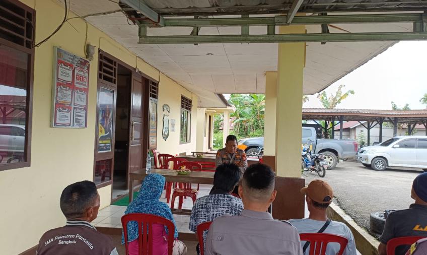 Kumpulkan Warga, Polsek Rimbo Pengadang Gelar Jumat Curhat di Mapolsek