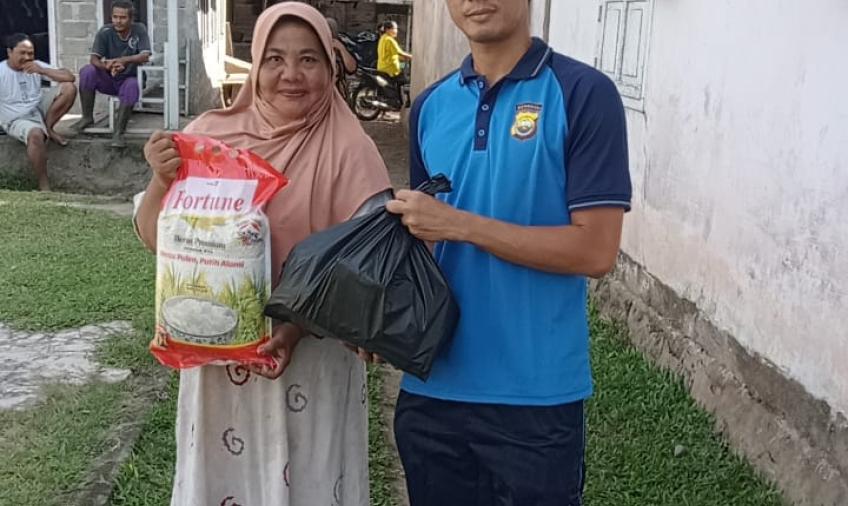 Rutin Setiap Jumat, Polres Mukomuko Kembali Berbagi kepada Masyarakat Melalui Polisi Rw