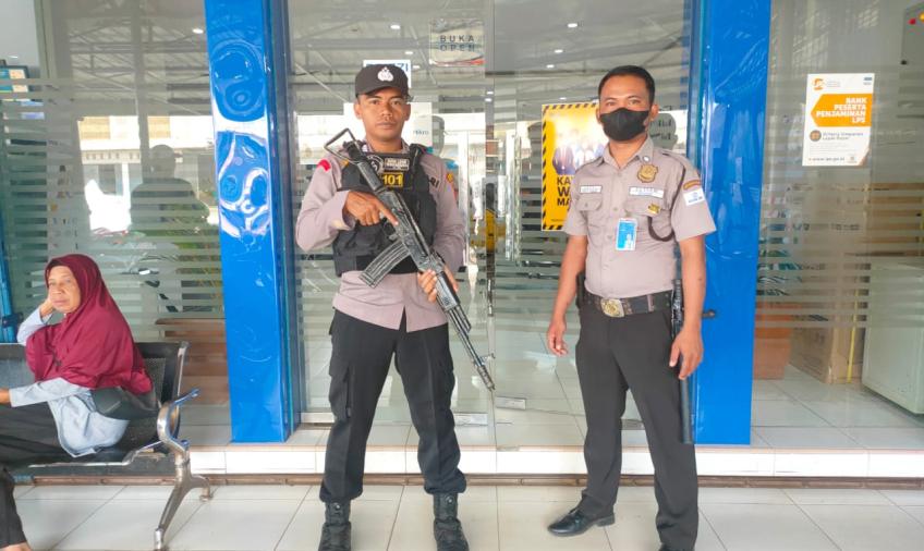 Pengamanan Obvit Bank BRI, Polsek Ketahun Berikan Rasa Aman