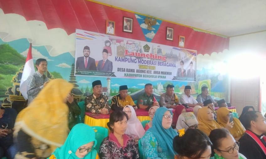 Bhabinkamtibmas Hadiri Giat Sosialisasi Kampung Moderasi Beragama Desa Rama Agung 