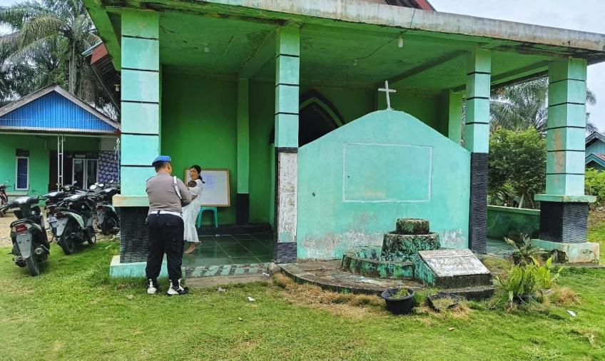 Patroli, Polsek Penarik Raya Lakukan Pengamanan Rumah Ibadah Umat Kristiani