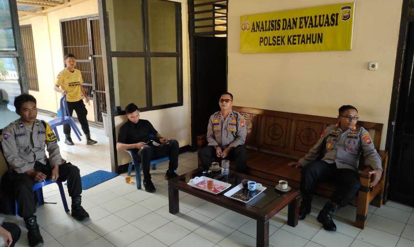 Pimpin Anev Mingguan, Kapolsek Ketahun Berikan Arahan dan Semangat