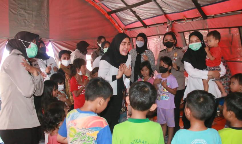 Polda Metro Jaya Buka Layanan Kesehatan Gratis di Lokasi Pengungsi Korban Kebakaran Kapuk Muara