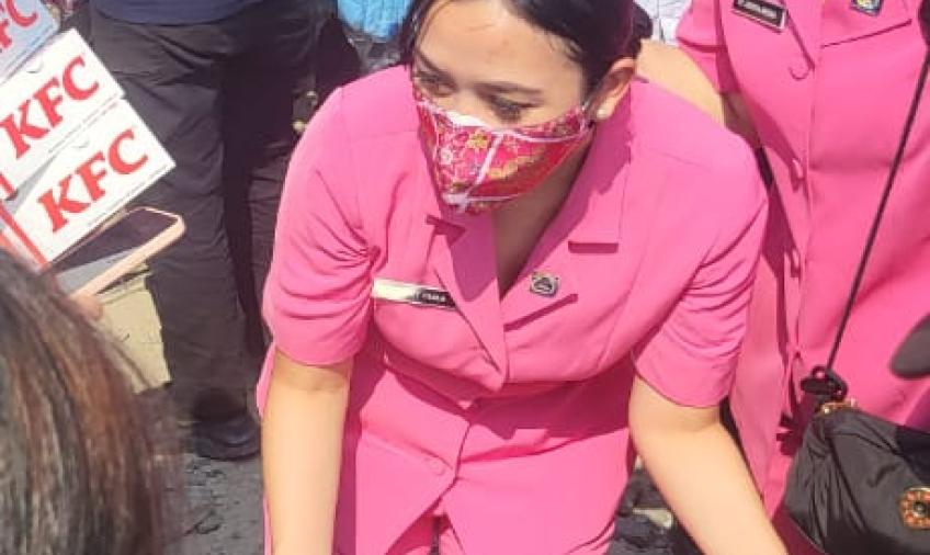 Ibu-ibu Bhayangkari Sambangi Lokasi Penampungan Pengungsi Korban Kebakaran di Penjaringan Jakut