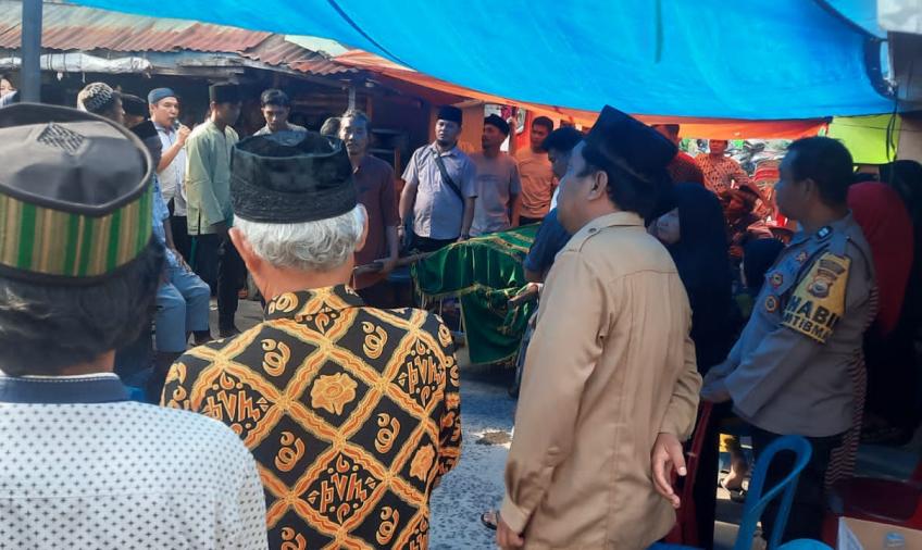 Perkuat Silahturahmi, Bhabinkamtibmas Polsek Teluk Segara Lakasankan Sambang Duka