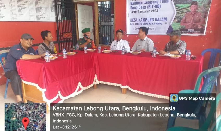 Bhabinkamtibmas Polsek Lebong Utara Hadiri Anev dan Pelaporan DD-ADD di Desa Kampung Dalam