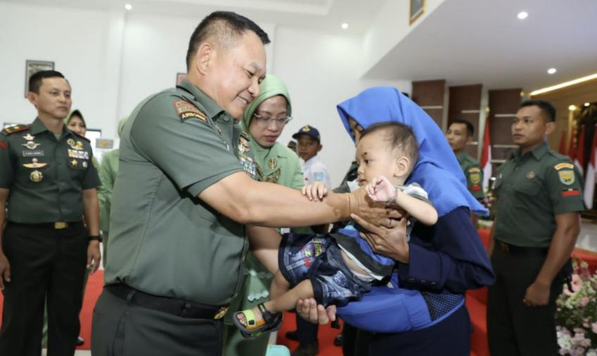 Program Pro Rakyat Jenderal Dudung Dijadikan Model untuk Implementasi Kepemimpinan Nasional 